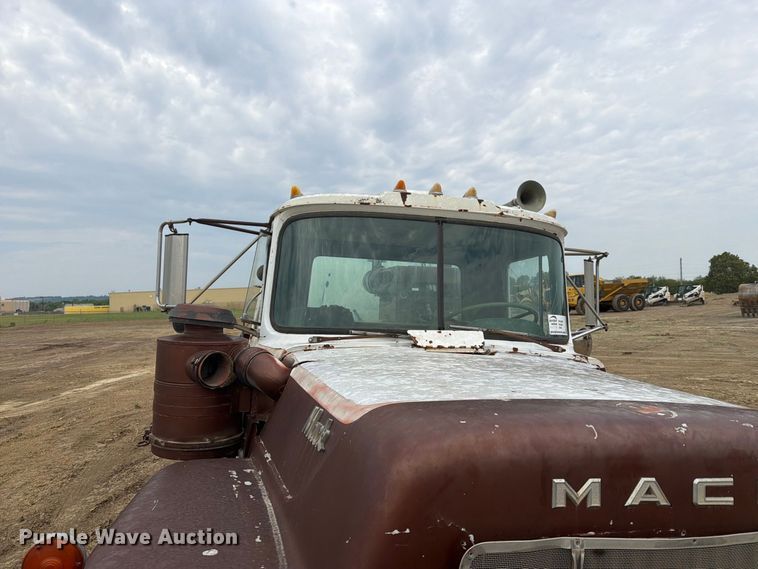image for item FK5084 1971 Mack R685 water truck