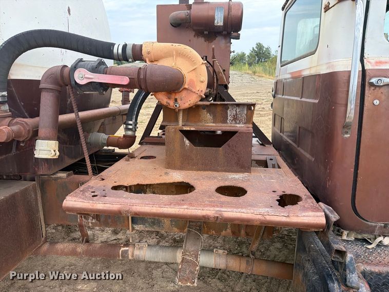 image for item FK5084 1971 Mack R685 water truck