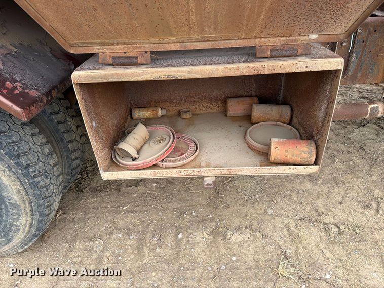 image for item FK5084 1971 Mack R685 water truck