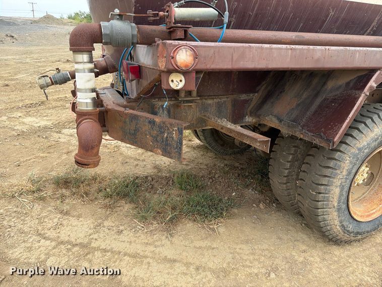 image for item FK5084 1971 Mack R685 water truck