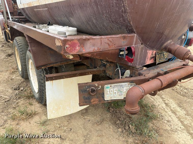 image for item FK5084 1971 Mack R685 water truck