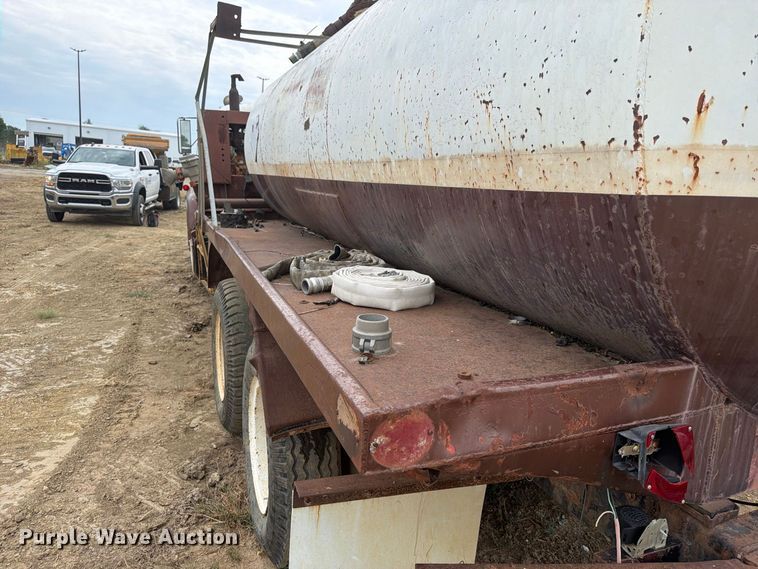 image for item FK5084 1971 Mack R685 water truck