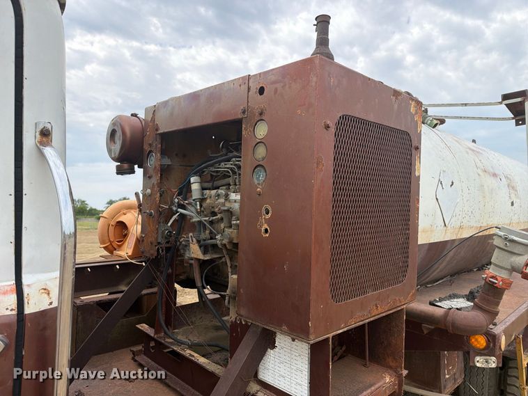 image for item FK5084 1971 Mack R685 water truck