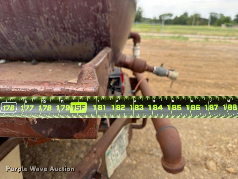 image for item FK5084 1971 Mack R685 water truck