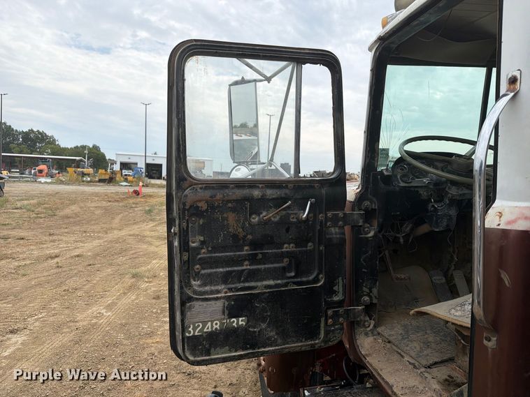 image for item FK5084 1971 Mack R685 water truck
