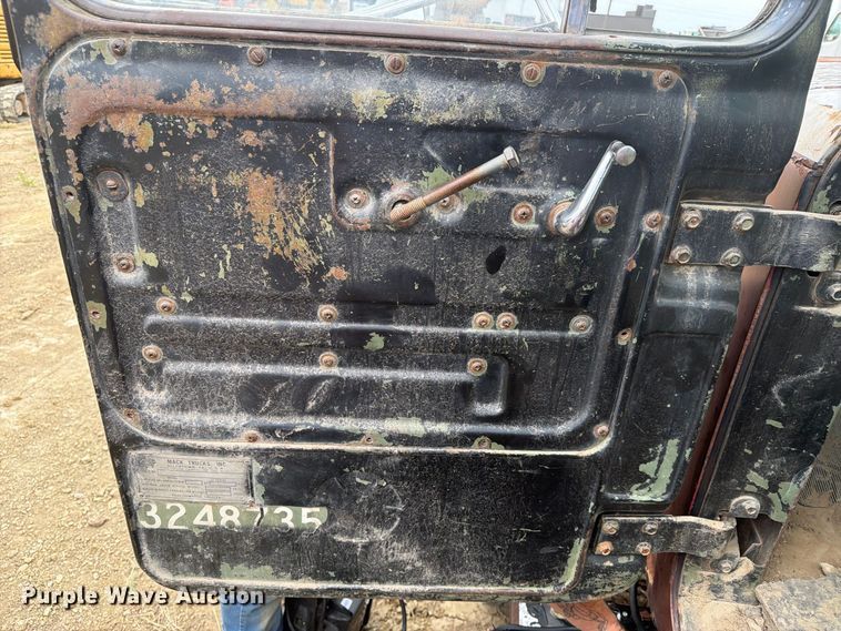 image for item FK5084 1971 Mack R685 water truck
