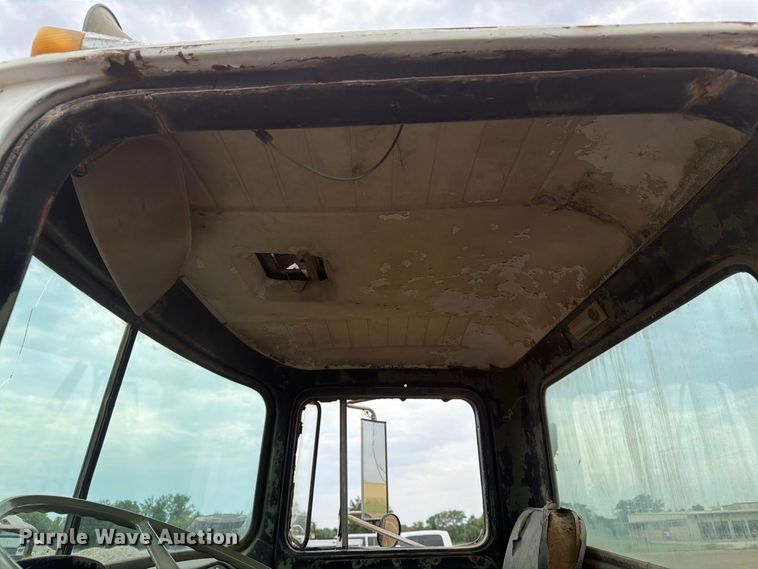 image for item FK5084 1971 Mack R685 water truck