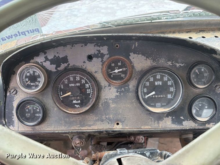 image for item FK5084 1971 Mack R685 water truck