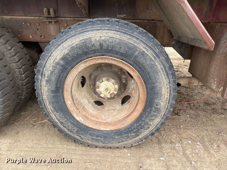 image for item FK5084 1971 Mack R685 water truck