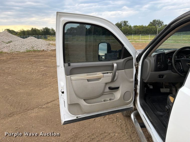 image for item FK5086 2013 Chevrolet Silverado 2500HD Ext. Cab pickup truck