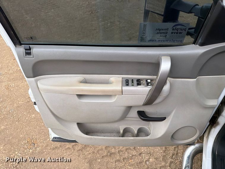 image for item FK5086 2013 Chevrolet Silverado 2500HD Ext. Cab pickup truck