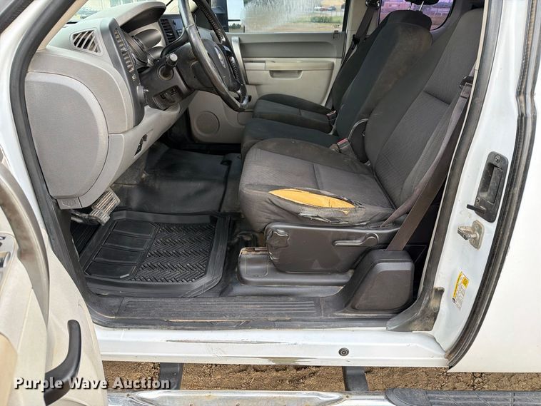 image for item FK5086 2013 Chevrolet Silverado 2500HD Ext. Cab pickup truck
