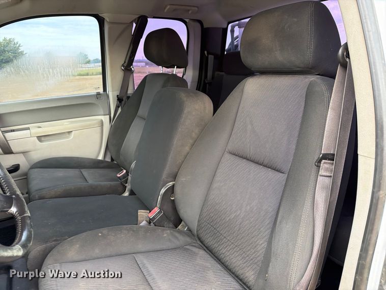 image for item FK5086 2013 Chevrolet Silverado 2500HD Ext. Cab pickup truck
