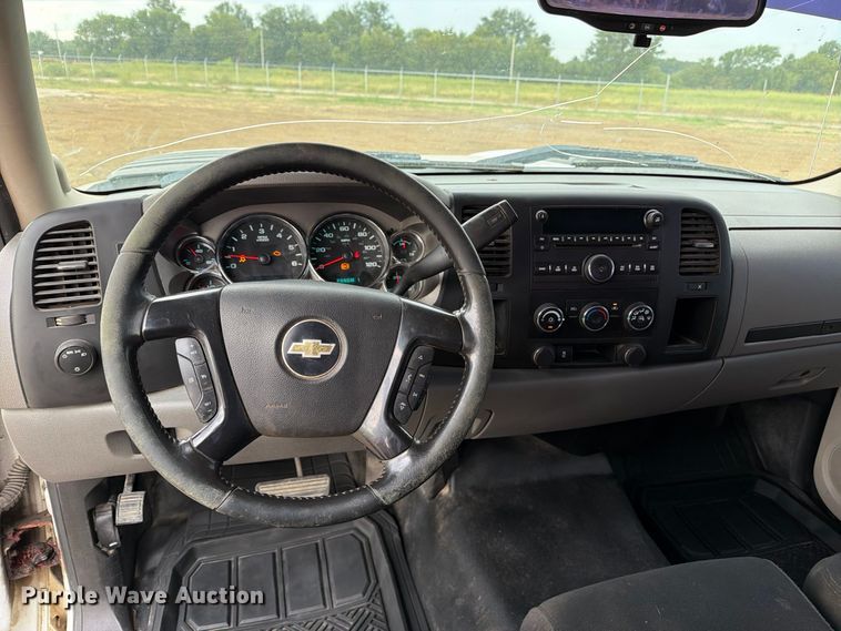 image for item FK5086 2013 Chevrolet Silverado 2500HD Ext. Cab pickup truck
