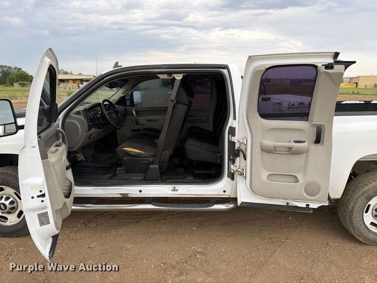 image for item FK5086 2013 Chevrolet Silverado 2500HD Ext. Cab pickup truck