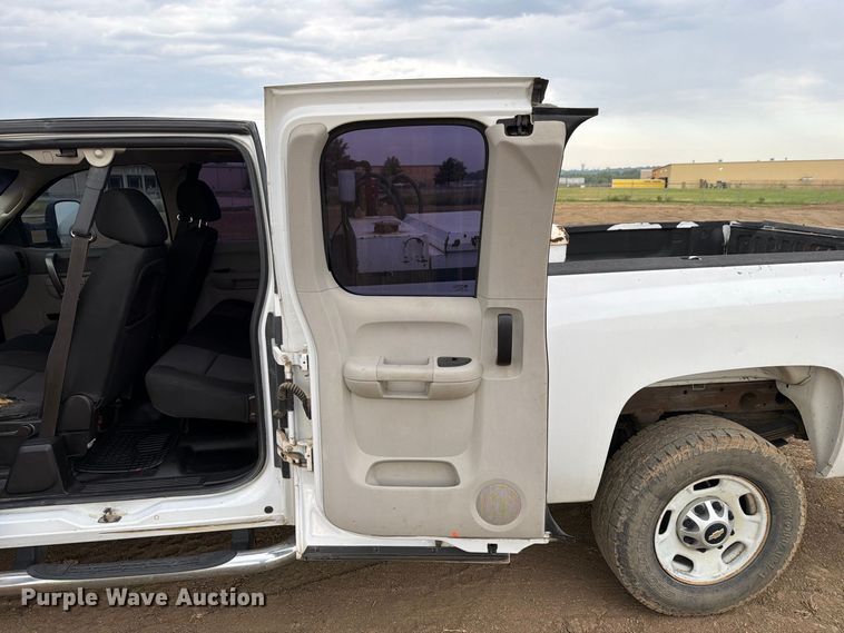 image for item FK5086 2013 Chevrolet Silverado 2500HD Ext. Cab pickup truck