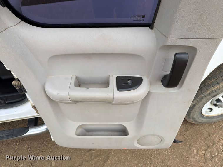 image for item FK5086 2013 Chevrolet Silverado 2500HD Ext. Cab pickup truck