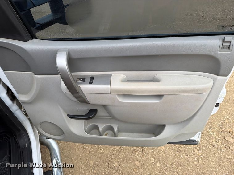 image for item FK5086 2013 Chevrolet Silverado 2500HD Ext. Cab pickup truck