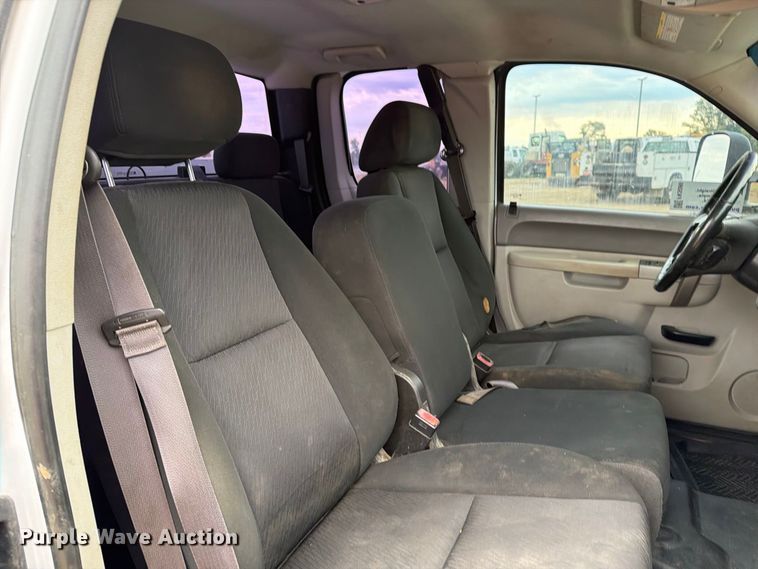 image for item FK5086 2013 Chevrolet Silverado 2500HD Ext. Cab pickup truck