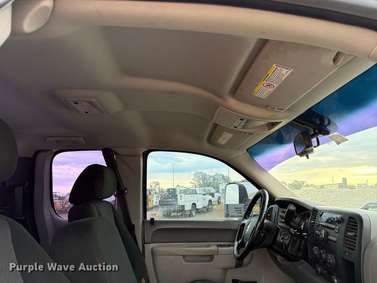image for item FK5086 2013 Chevrolet Silverado 2500HD Ext. Cab pickup truck