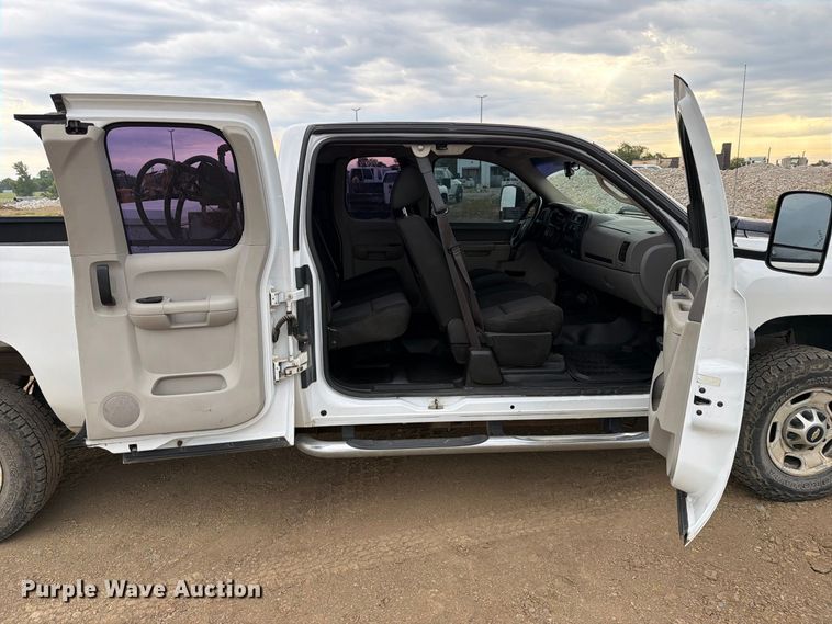 image for item FK5086 2013 Chevrolet Silverado 2500HD Ext. Cab pickup truck