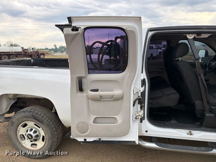 image for item FK5086 2013 Chevrolet Silverado 2500HD Ext. Cab pickup truck