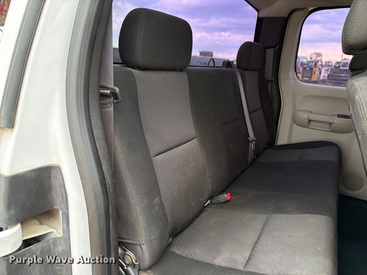 image for item FK5086 2013 Chevrolet Silverado 2500HD Ext. Cab pickup truck