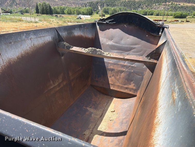 image for item FM7613 2007 Trail King bottom dump trailer