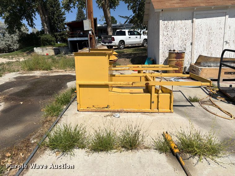 image for item FM7629 Gomaco GT-6300 slipform paver
