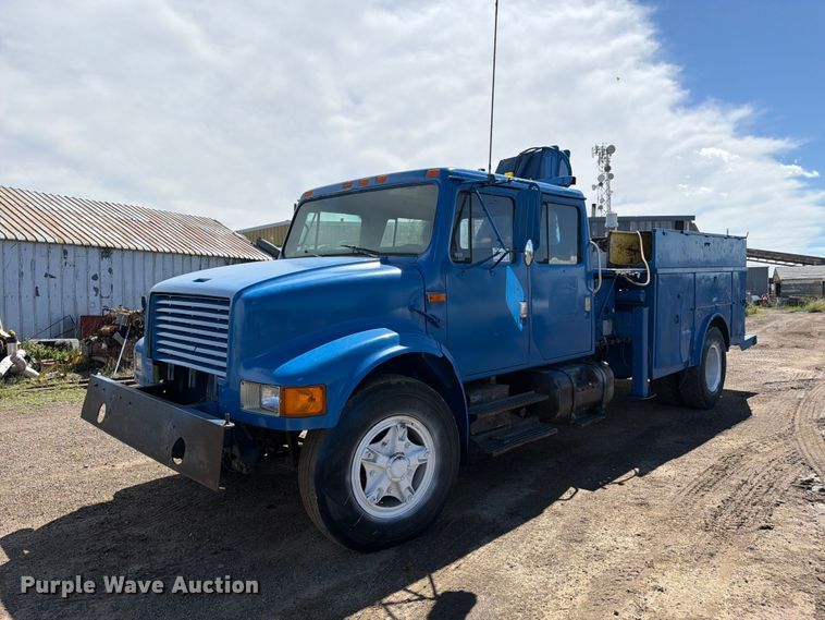 image for item FM7631 1990 International 4700 Crew Cab utility / service truck