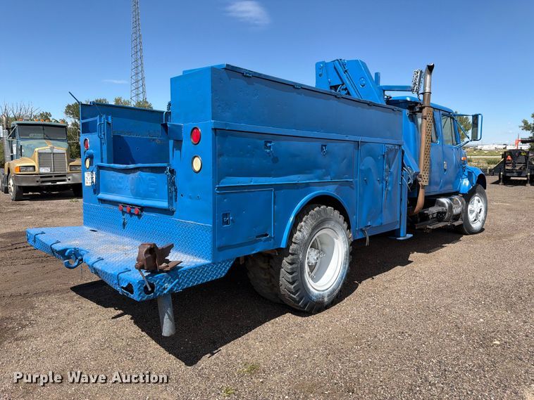 image for item FM7631 1990 International 4700 Crew Cab utility / service truck