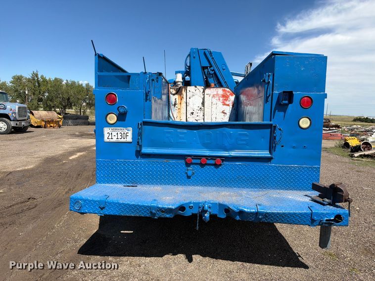 image for item FM7631 1990 International 4700 Crew Cab utility / service truck