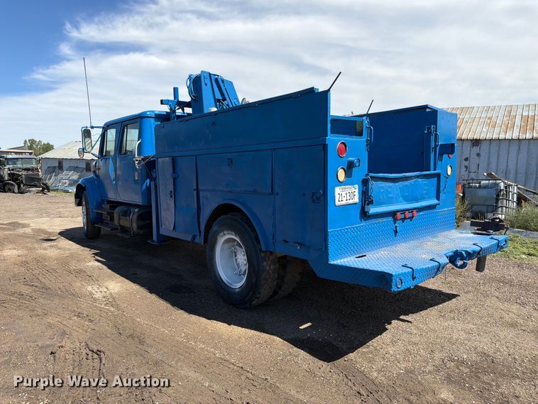 image for item FM7631 1990 International 4700 Crew Cab utility / service truck