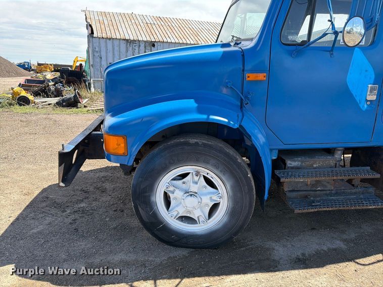 image for item FM7631 1990 International 4700 Crew Cab utility / service truck