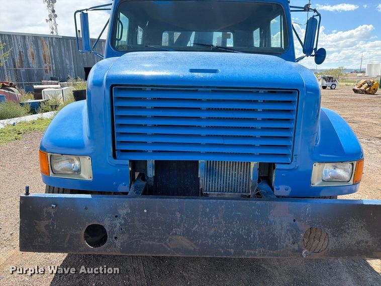 image for item FM7631 1990 International 4700 Crew Cab utility / service truck