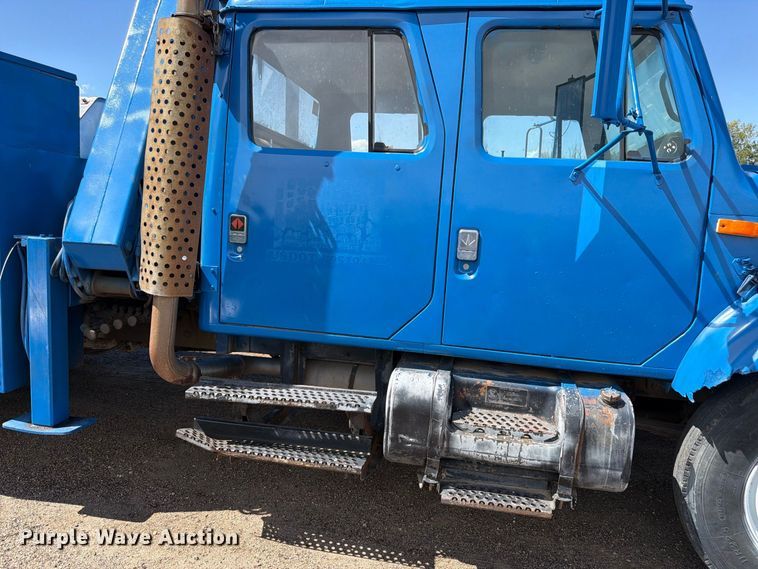 image for item FM7631 1990 International 4700 Crew Cab utility / service truck