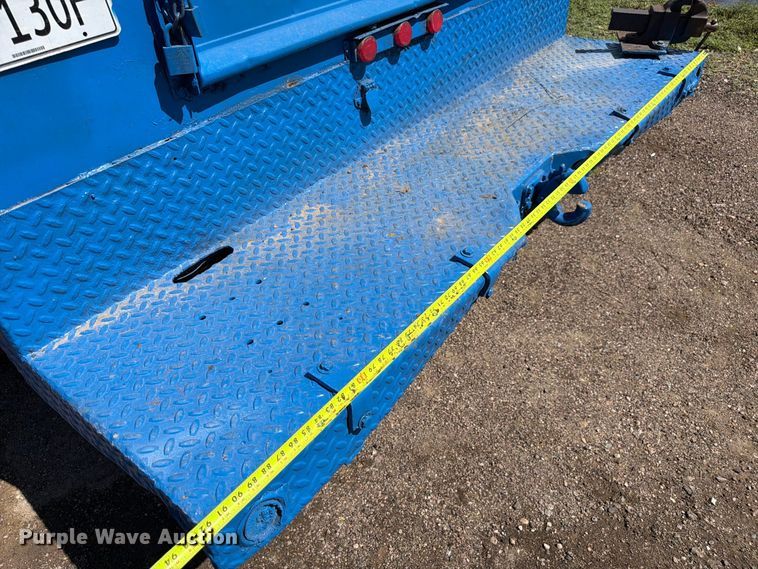 image for item FM7631 1990 International 4700 Crew Cab utility / service truck