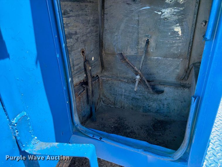 image for item FM7631 1990 International 4700 Crew Cab utility / service truck