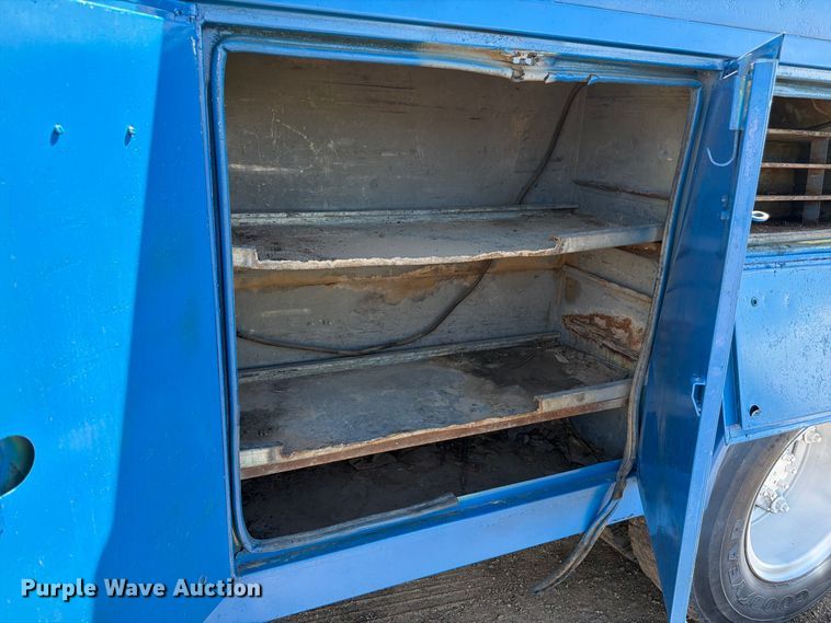 image for item FM7631 1990 International 4700 Crew Cab utility / service truck