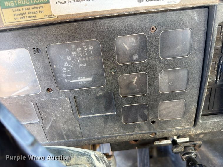 image for item FM7631 1990 International 4700 Crew Cab utility / service truck