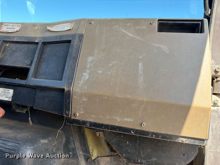 image for item FM7631 1990 International 4700 Crew Cab utility / service truck