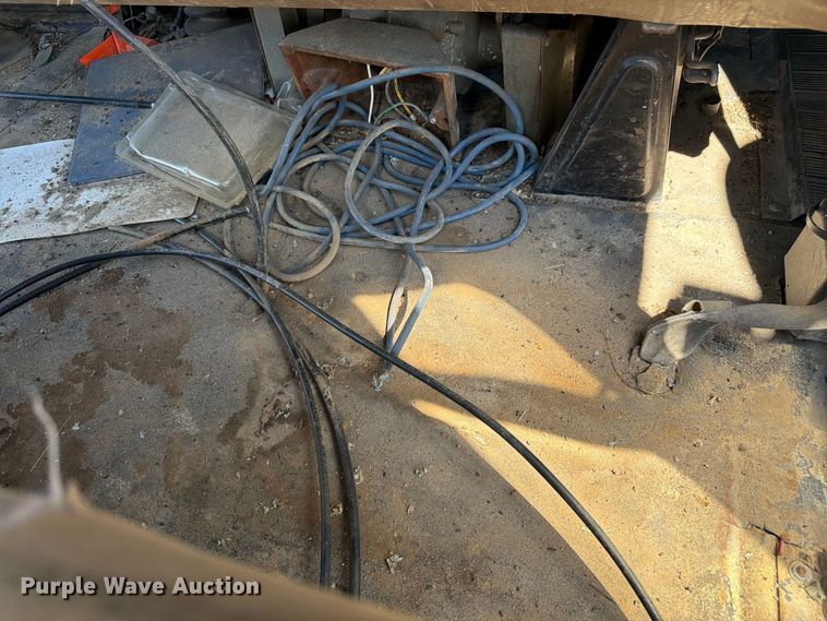 image for item FM7631 1990 International 4700 Crew Cab utility / service truck