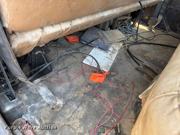 image for item FM7631 1990 International 4700 Crew Cab utility / service truck
