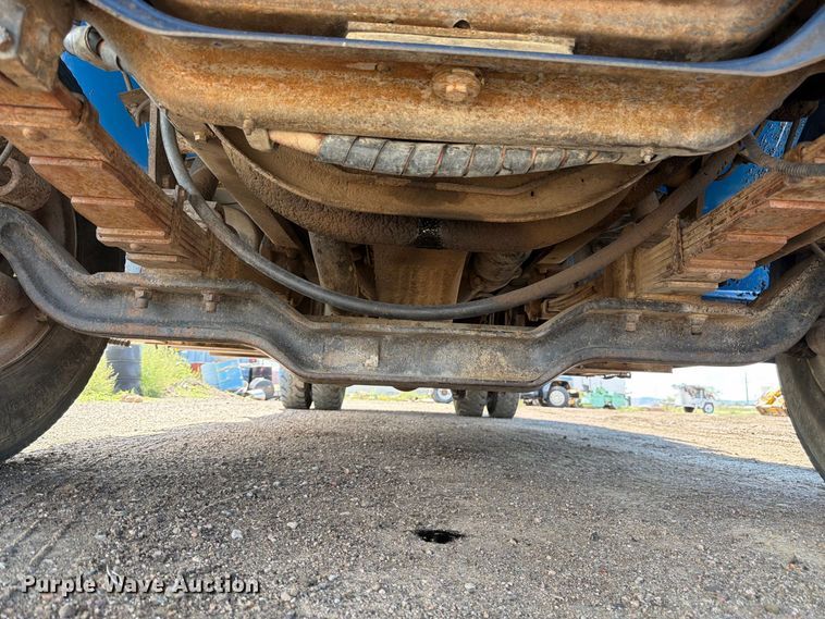 image for item FM7631 1990 International 4700 Crew Cab utility / service truck