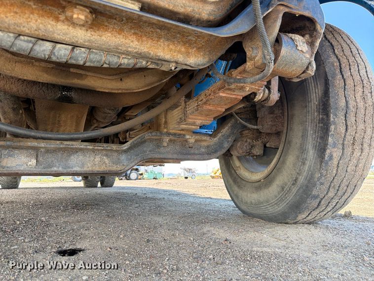 image for item FM7631 1990 International 4700 Crew Cab utility / service truck