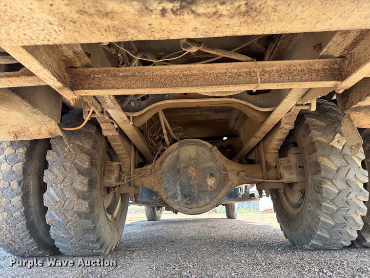 image for item FM7631 1990 International 4700 Crew Cab utility / service truck