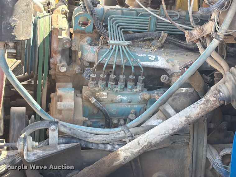 image for item FM7631 1990 International 4700 Crew Cab utility / service truck