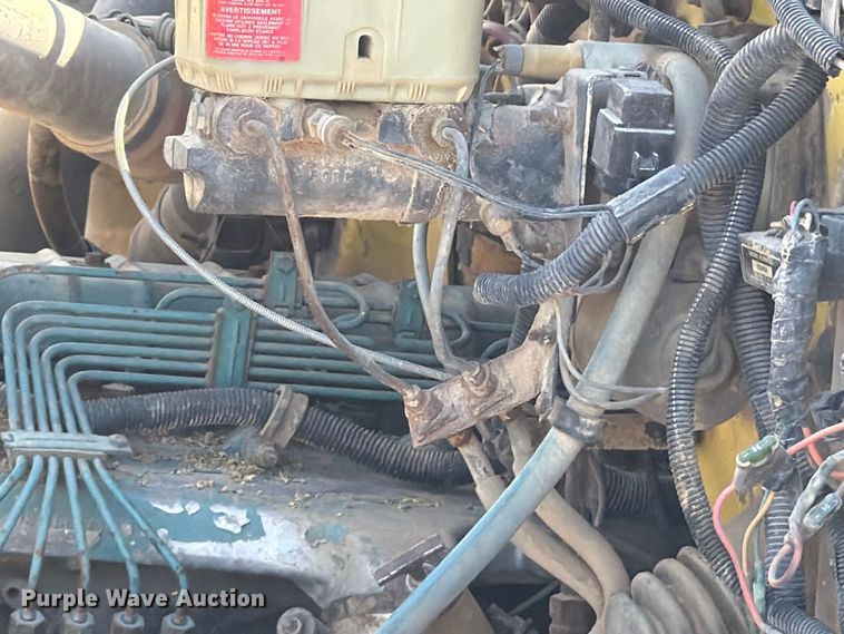image for item FM7631 1990 International 4700 Crew Cab utility / service truck
