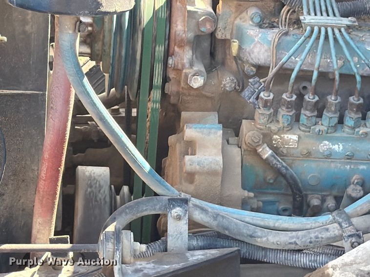 image for item FM7631 1990 International 4700 Crew Cab utility / service truck