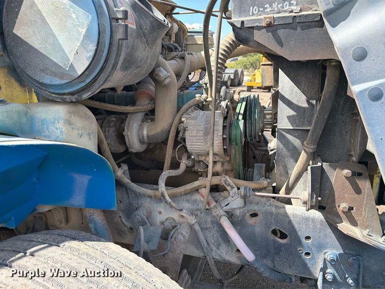 image for item FM7631 1990 International 4700 Crew Cab utility / service truck